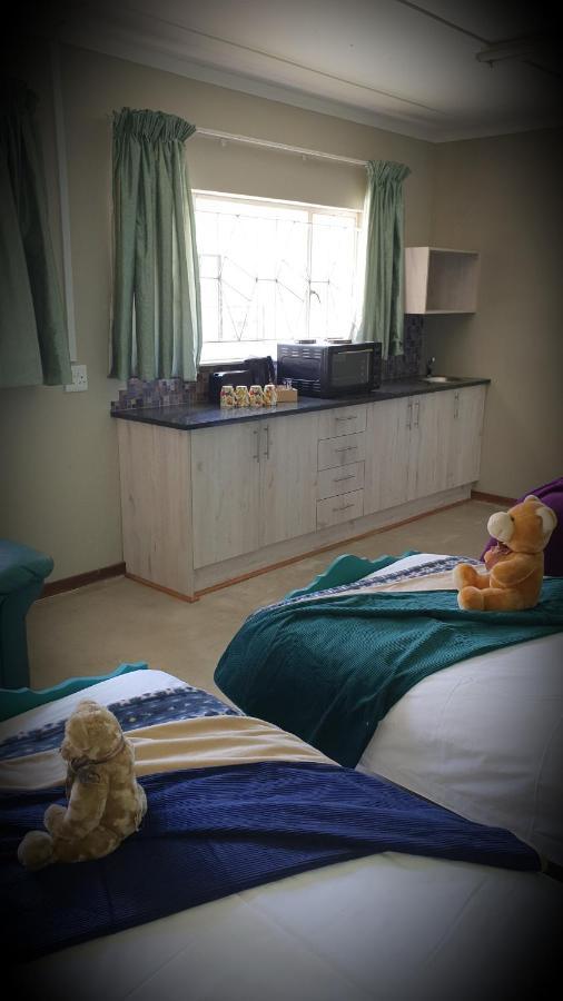 Iszis Guest House Bloemfontein Exterior photo